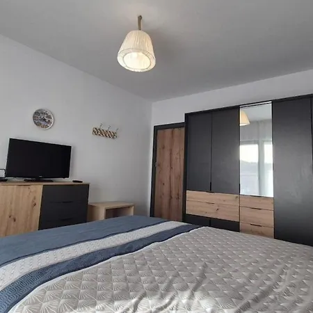 Comfortable Two-bedroom Near The Center