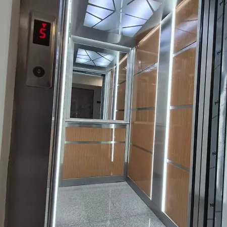 Comfortable Two-bedroom Near The Center 公寓 帕纳久里什泰