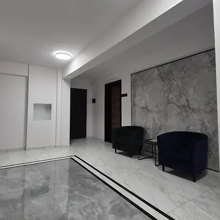 Comfortable Two-bedroom Near The Center